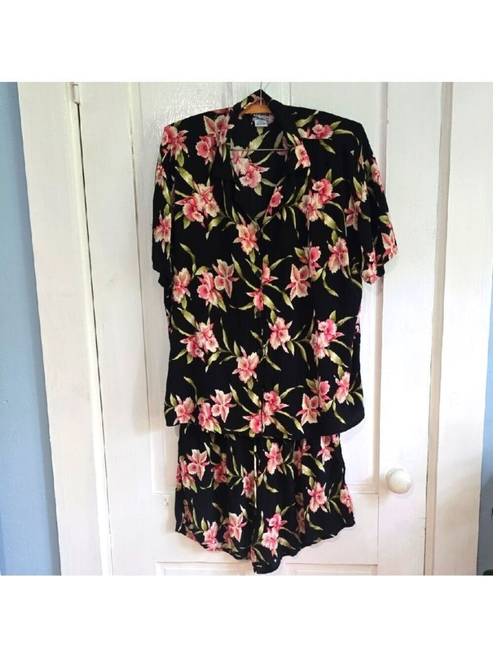 VINTAGE 80s 90s Floral Black and Pink Coord Shorts and Top Set Size L